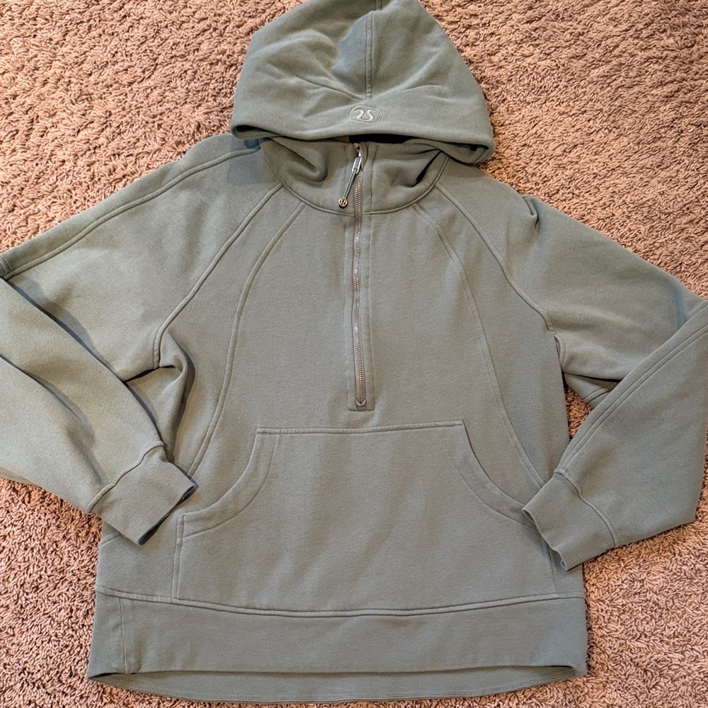 Lululemon half zip full length, hooded sweatshirt M / L Shamrock Green
